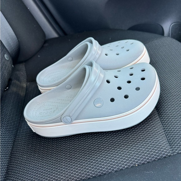 Women's Platform Crocs - Picture 3 of 4